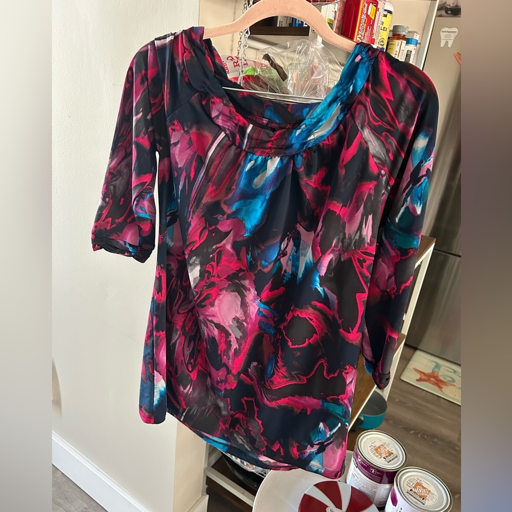 Size medium 3/4 sleeve polyester and spandex shirt